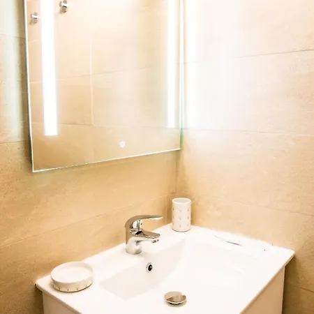 Romantique Avec Jacuzzi - Hypercentre, Place Jean Jaures Montpellier