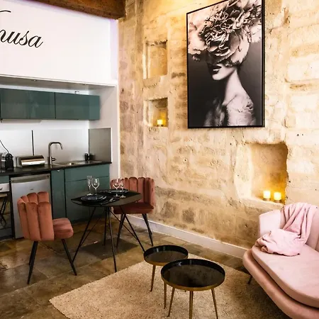 Romantique Avec Jacuzzi - Hypercentre, Place Jean Jaures * Montpellier